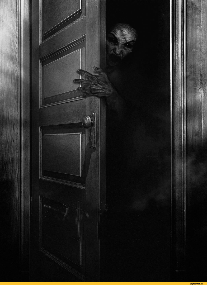 Чудище в дверном проеме