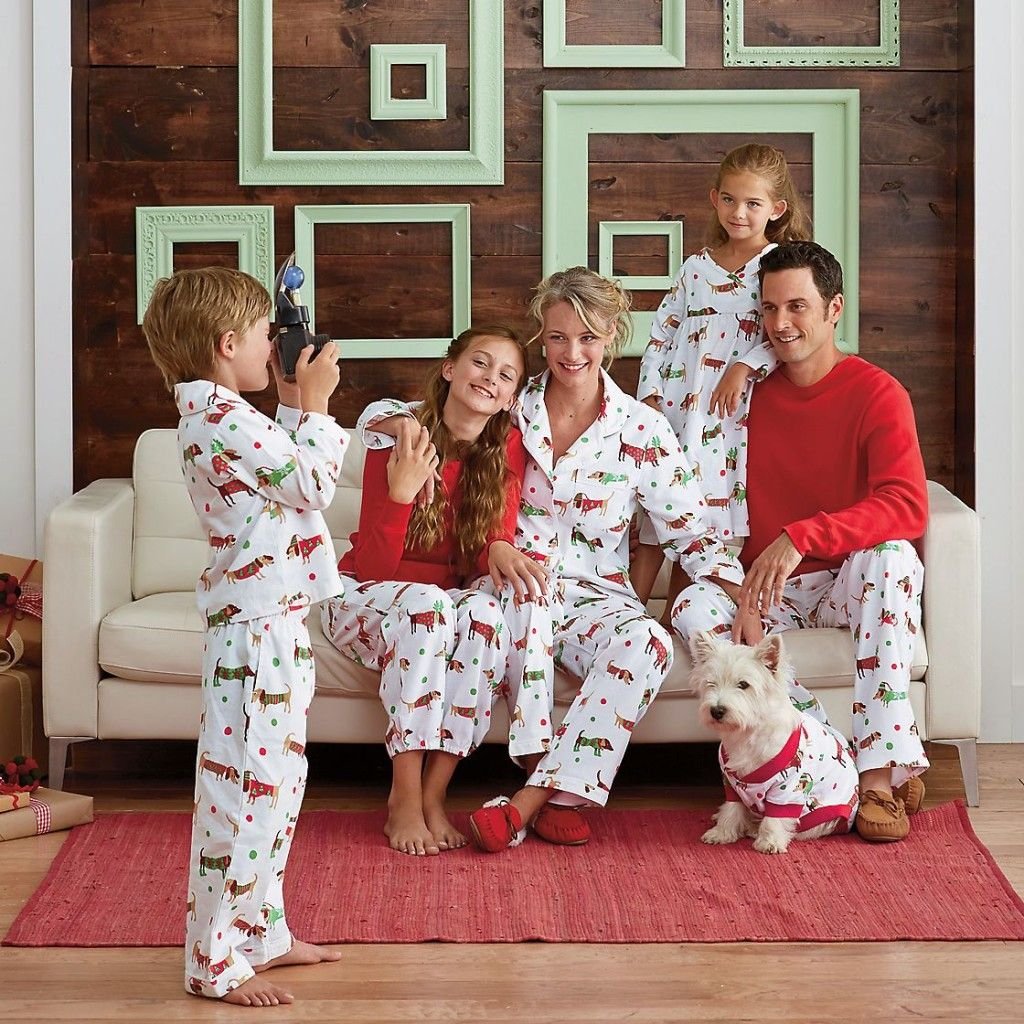Пижама друзья. Пижамы для всей семьи. Семья в пижамах. Домашний трикотаж. Домашний трикотаж для всей семьи.
