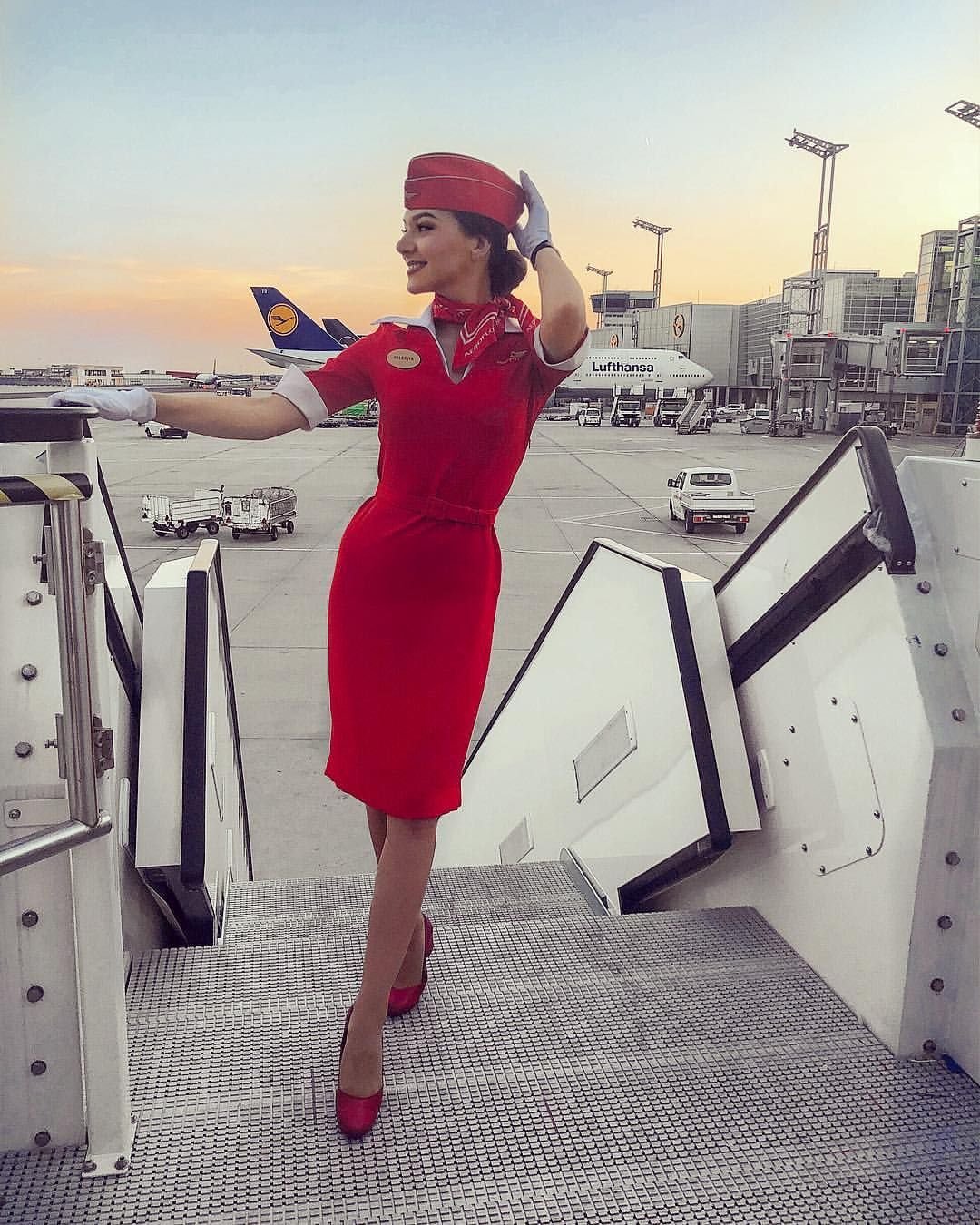 Елена Нестерова стюардесса