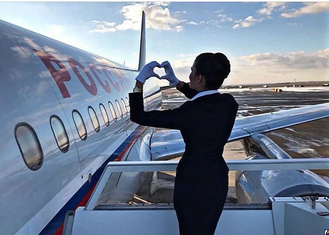 Стюардесса спиной