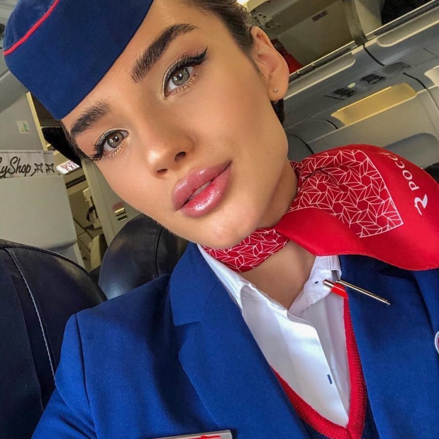 Бортпроводница Алена Глухова