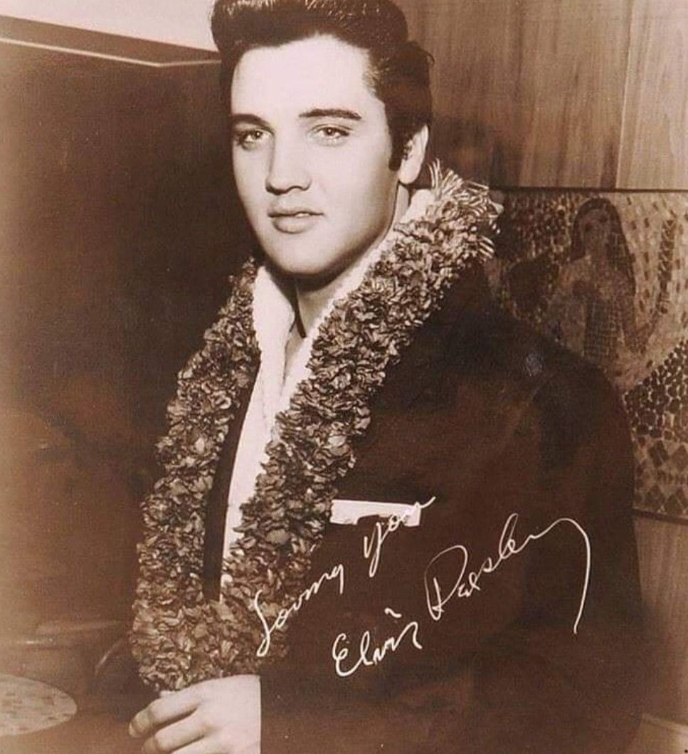 Элвис Пресли родился