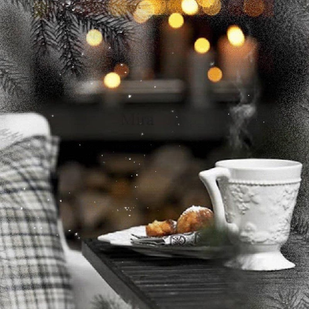 Коричневый синий натюрморт камин уют