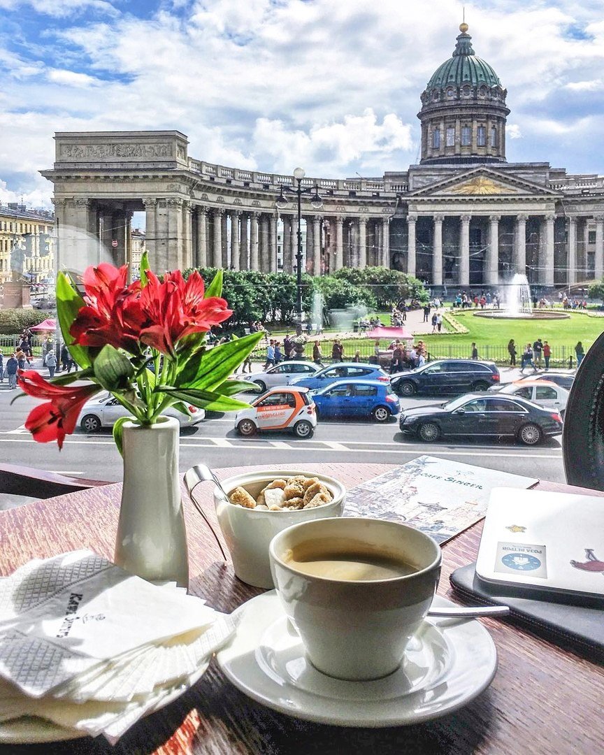 Окно с видом на Исаакиевский собор