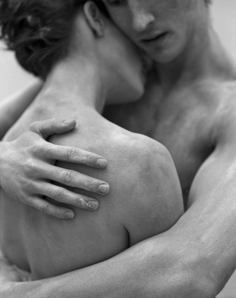 Объятия на кухне