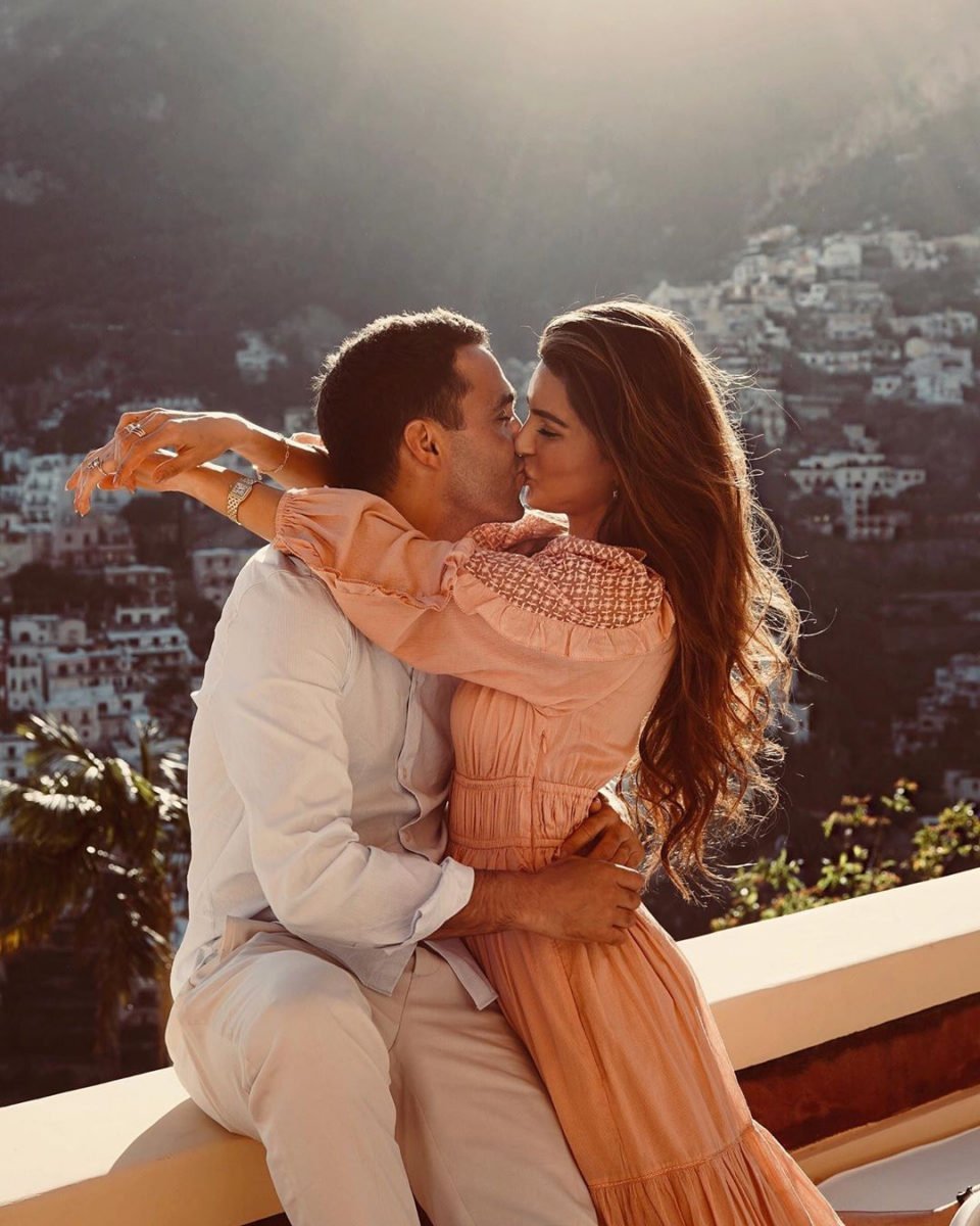 В нежных объятьях