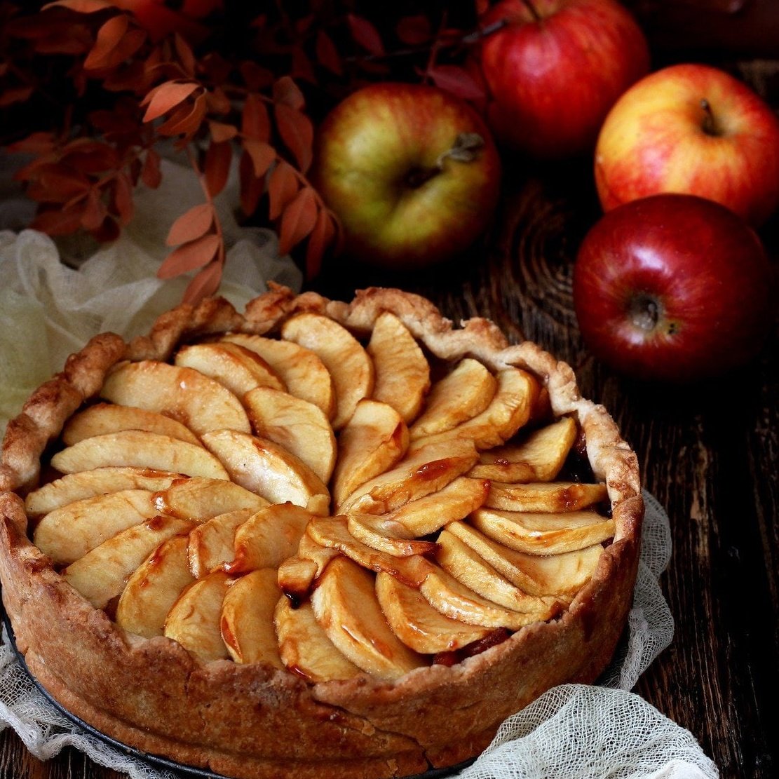 Шарлотка с яблоками