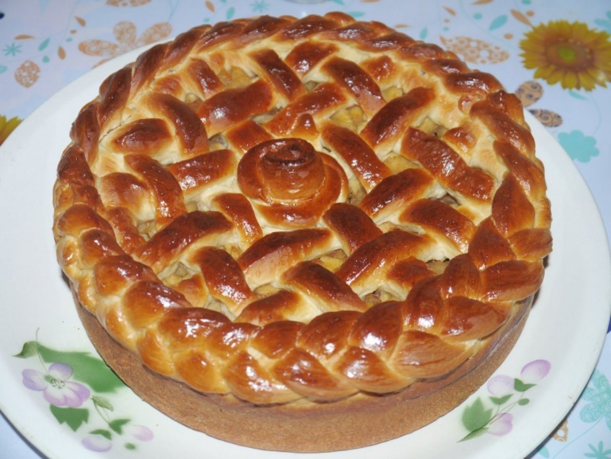 Красивый пирог с яблоками