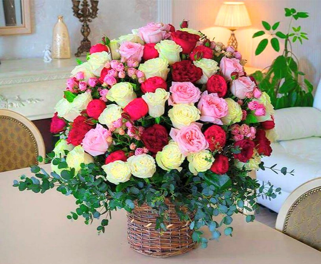 Букет роз для женщин большой и красивый. Букет шикарный. «Пышный букет». Огромный букет. Роскошный букет цветов.