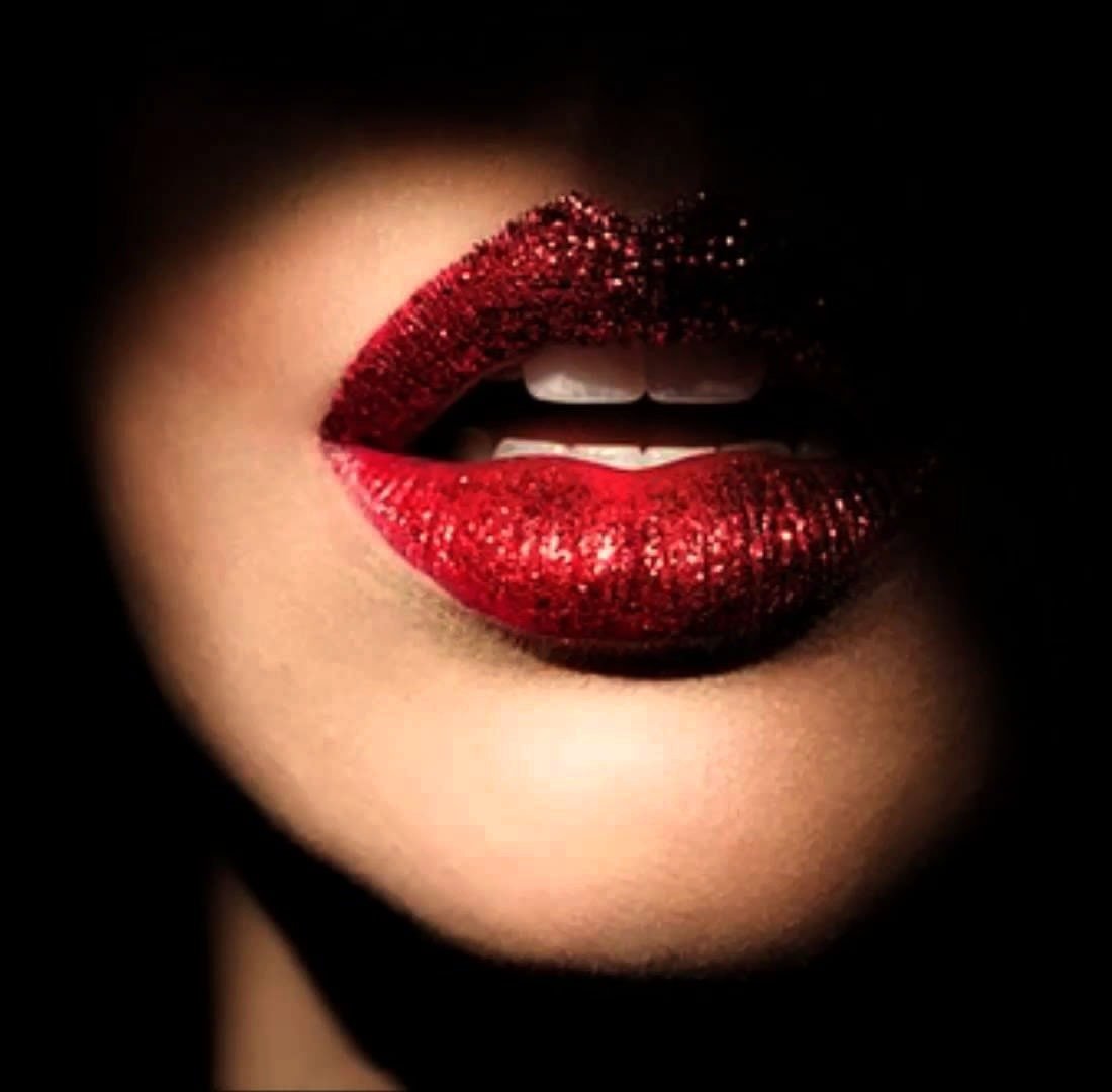 Воздушный поцелуй красные губы