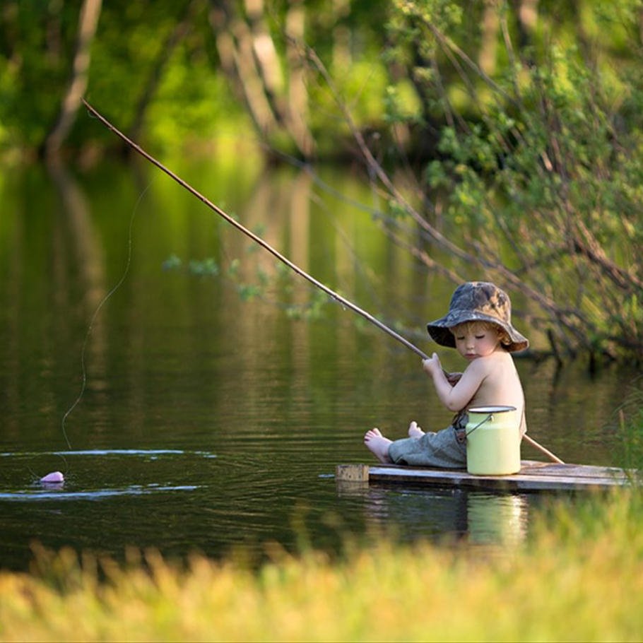 Рыболов с удочкой