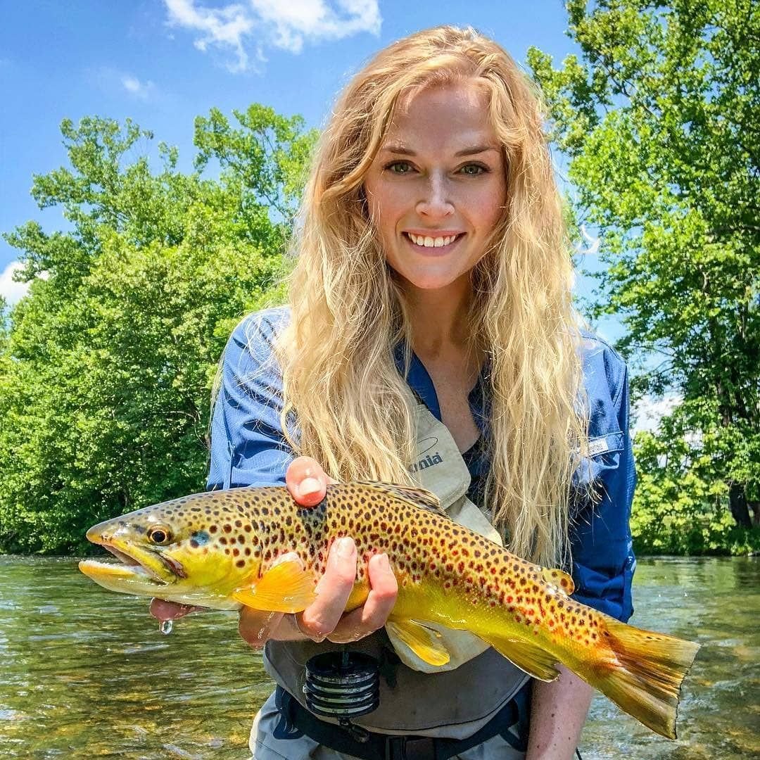 Девушка с рыбой