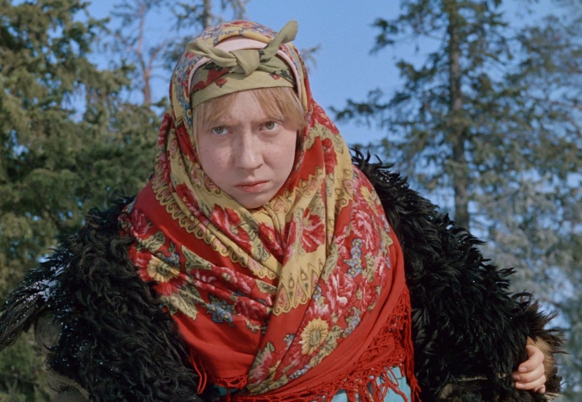 Приколы про красавицу и умницу из фильмов