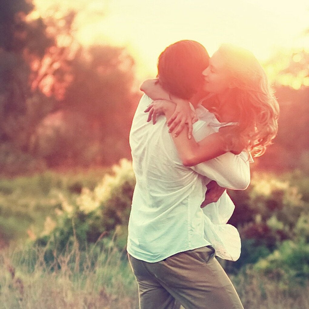 Объятия влюбленных