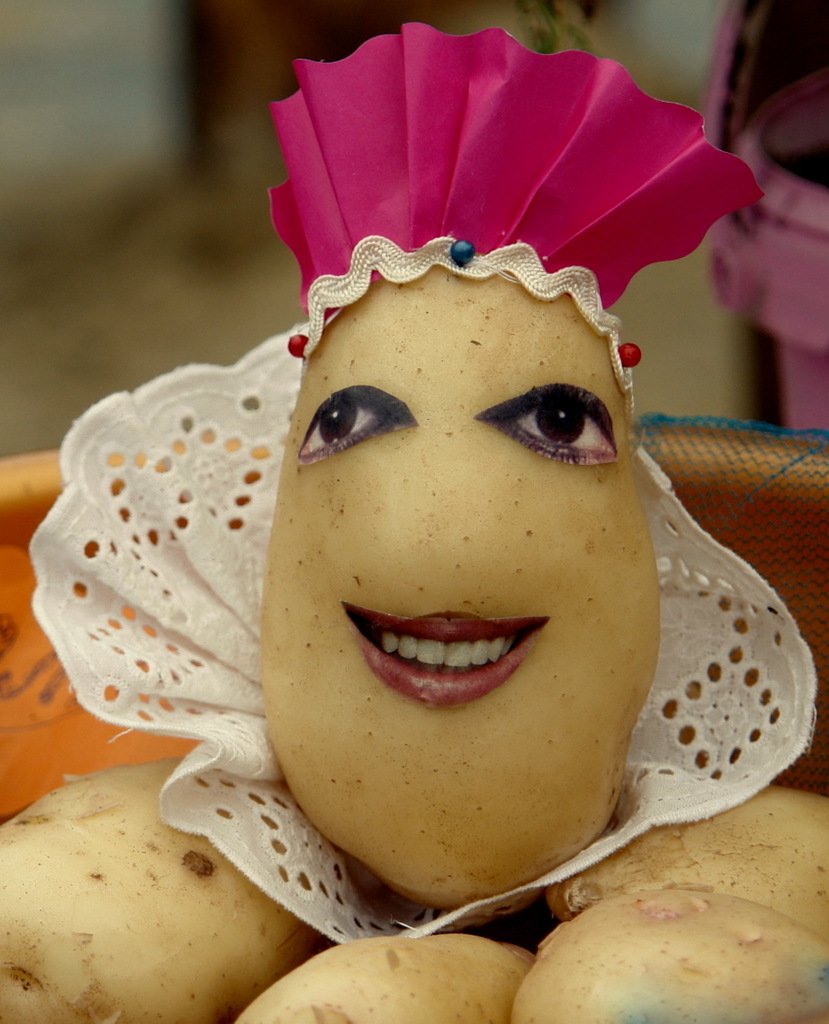 Девушка с картошкой