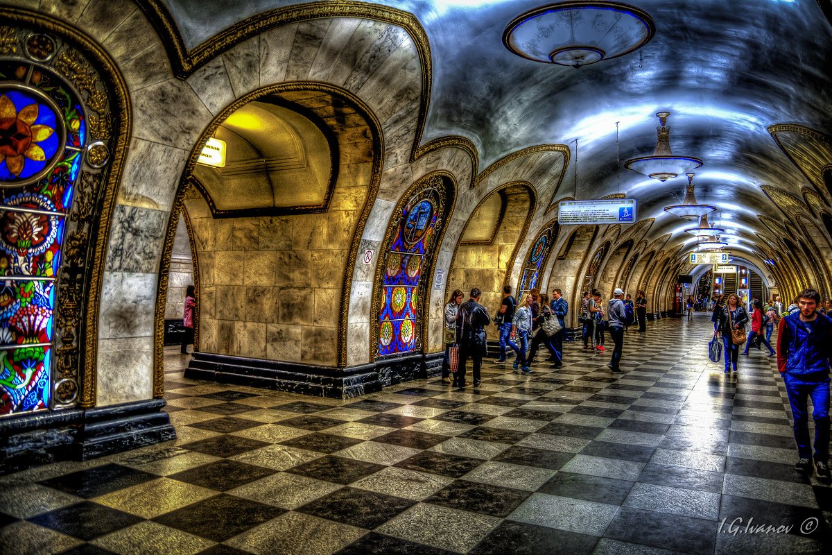 Новослободская станция метро Москва