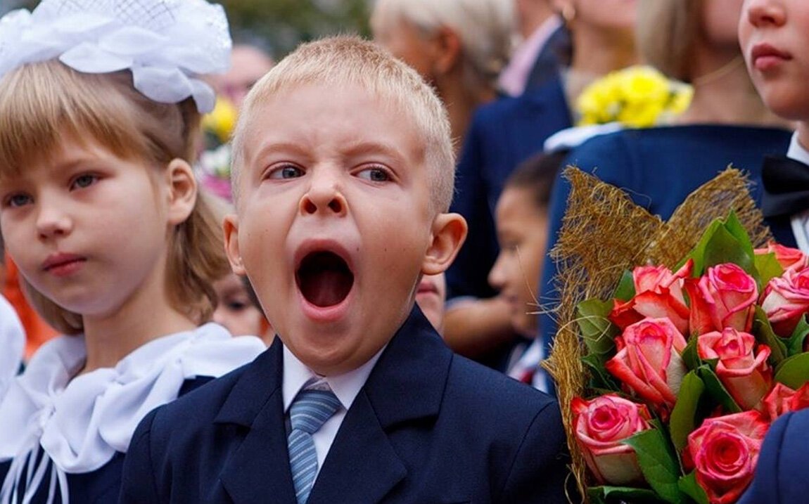 Школьники на линейке