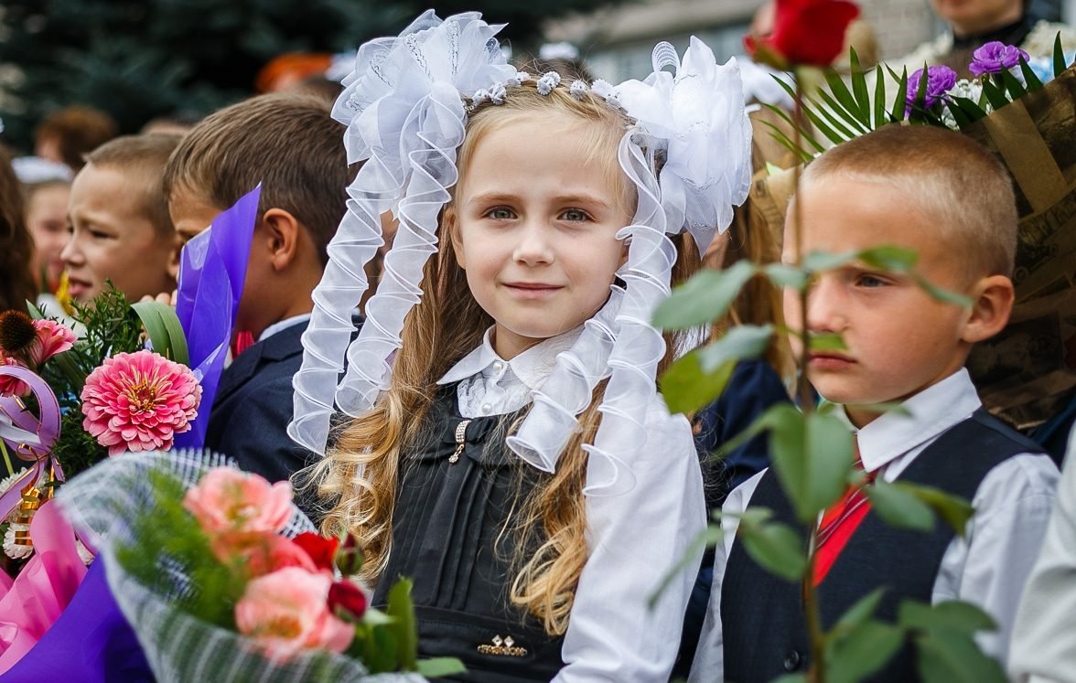 Первоклассники на линейке