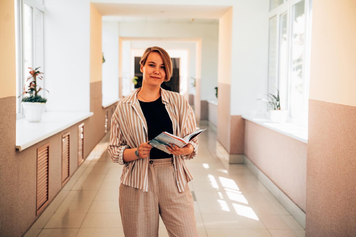 Девушка преподаватель