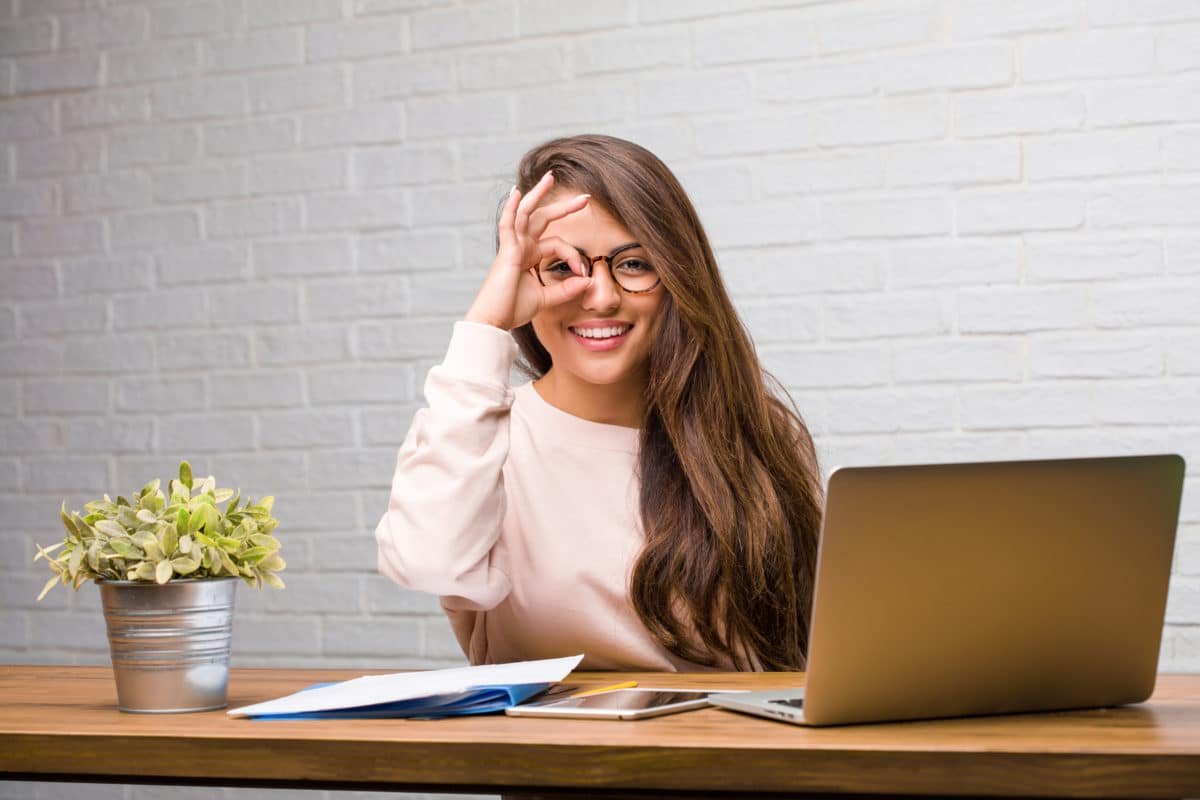 Педагог за компьютером