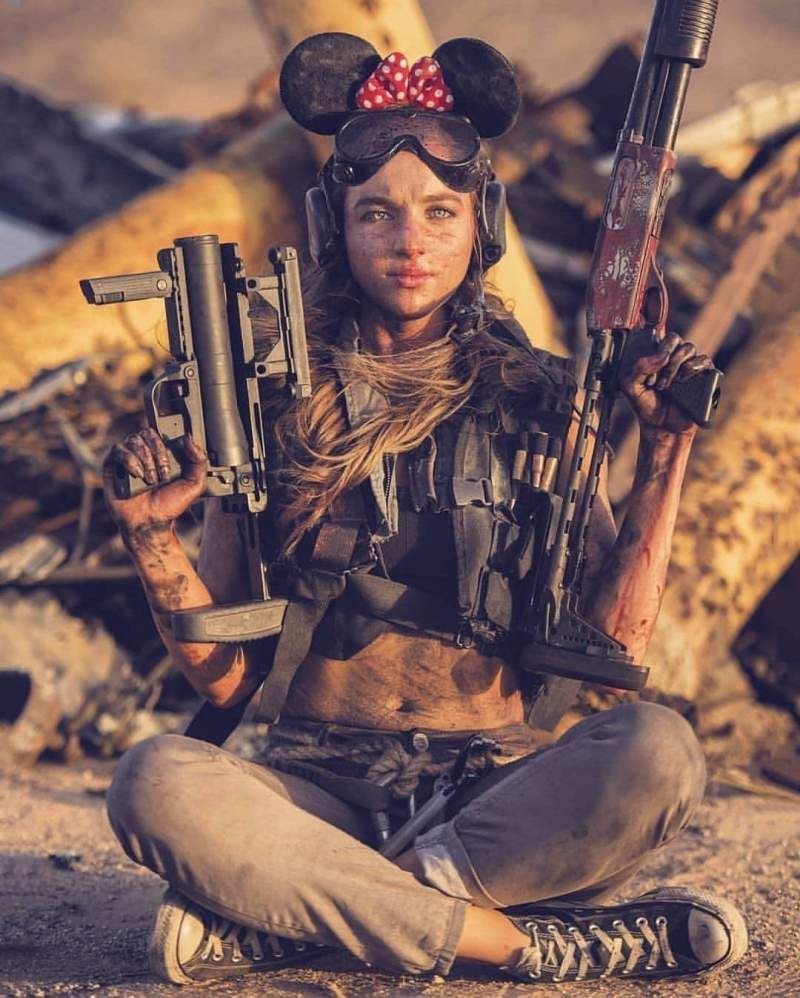 Девушка с пулеметом