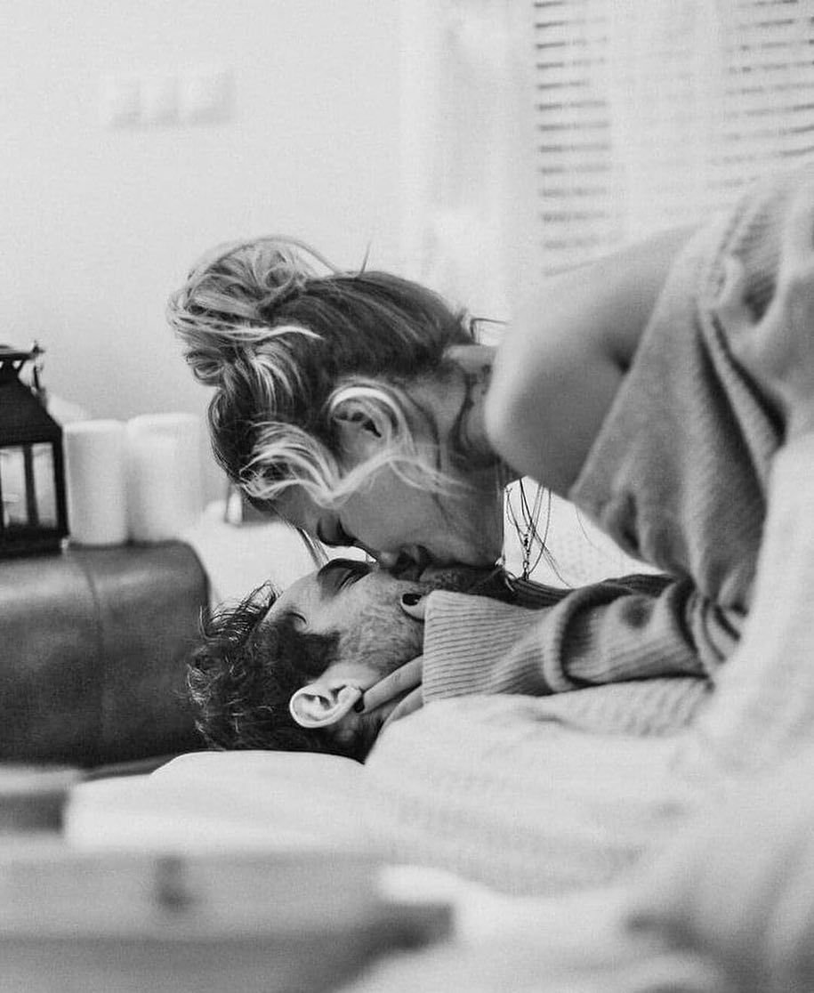 Утренние обнимашки в постели