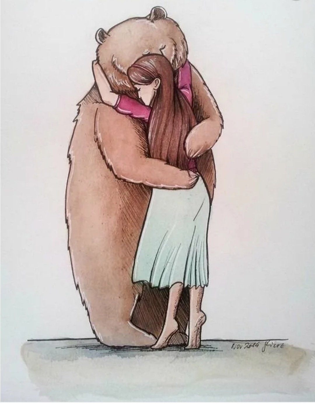 Мишка обнимает