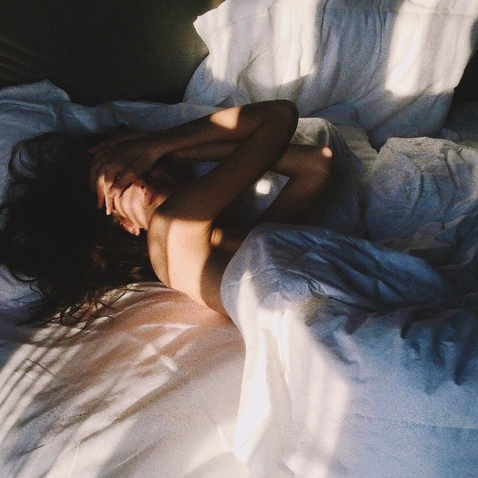 Девушка спит