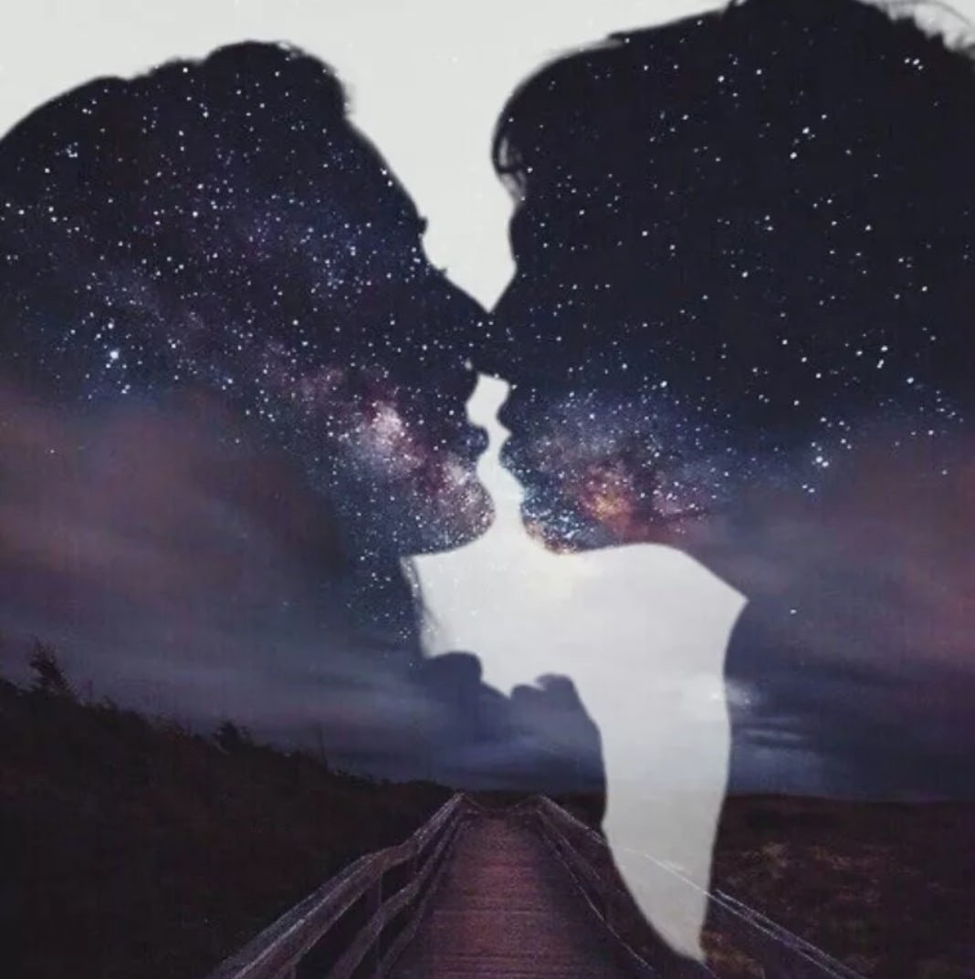 Поцелуй в космосе