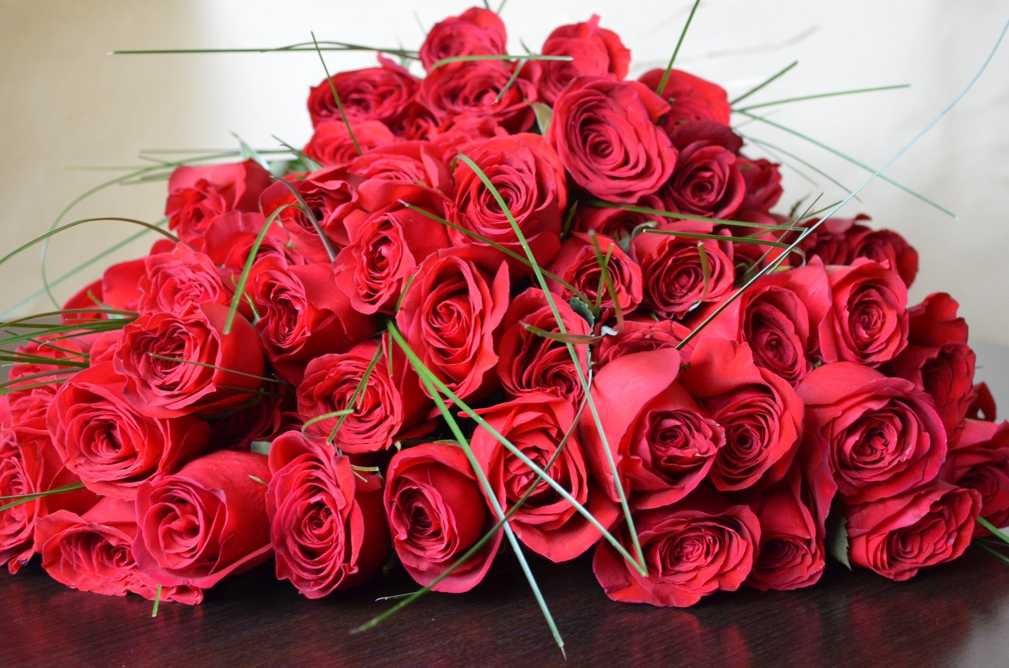 Букет роз для женщин большой и красивый. Букет шикарный. Шикарные цветы. Роскошный букет цветов.