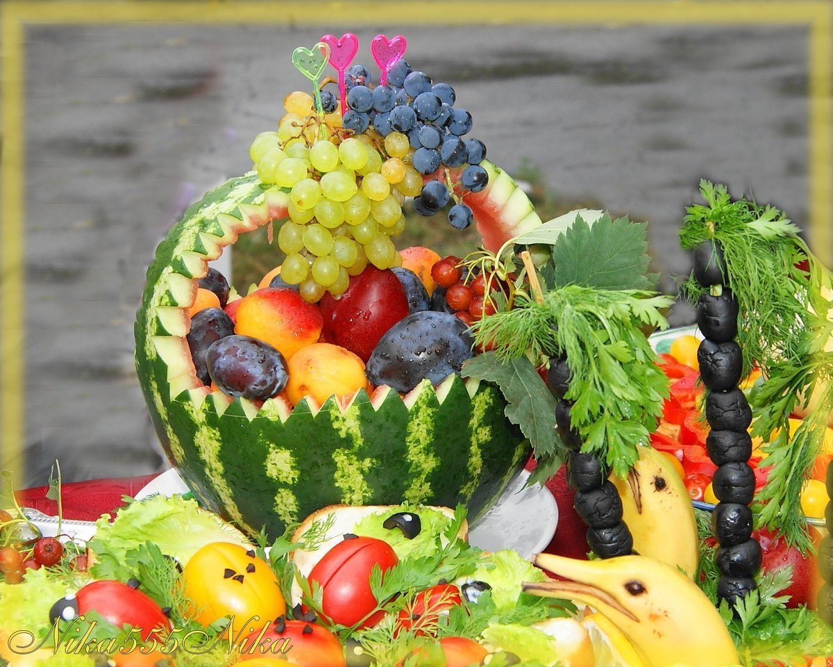 Фруктово овощная композиция