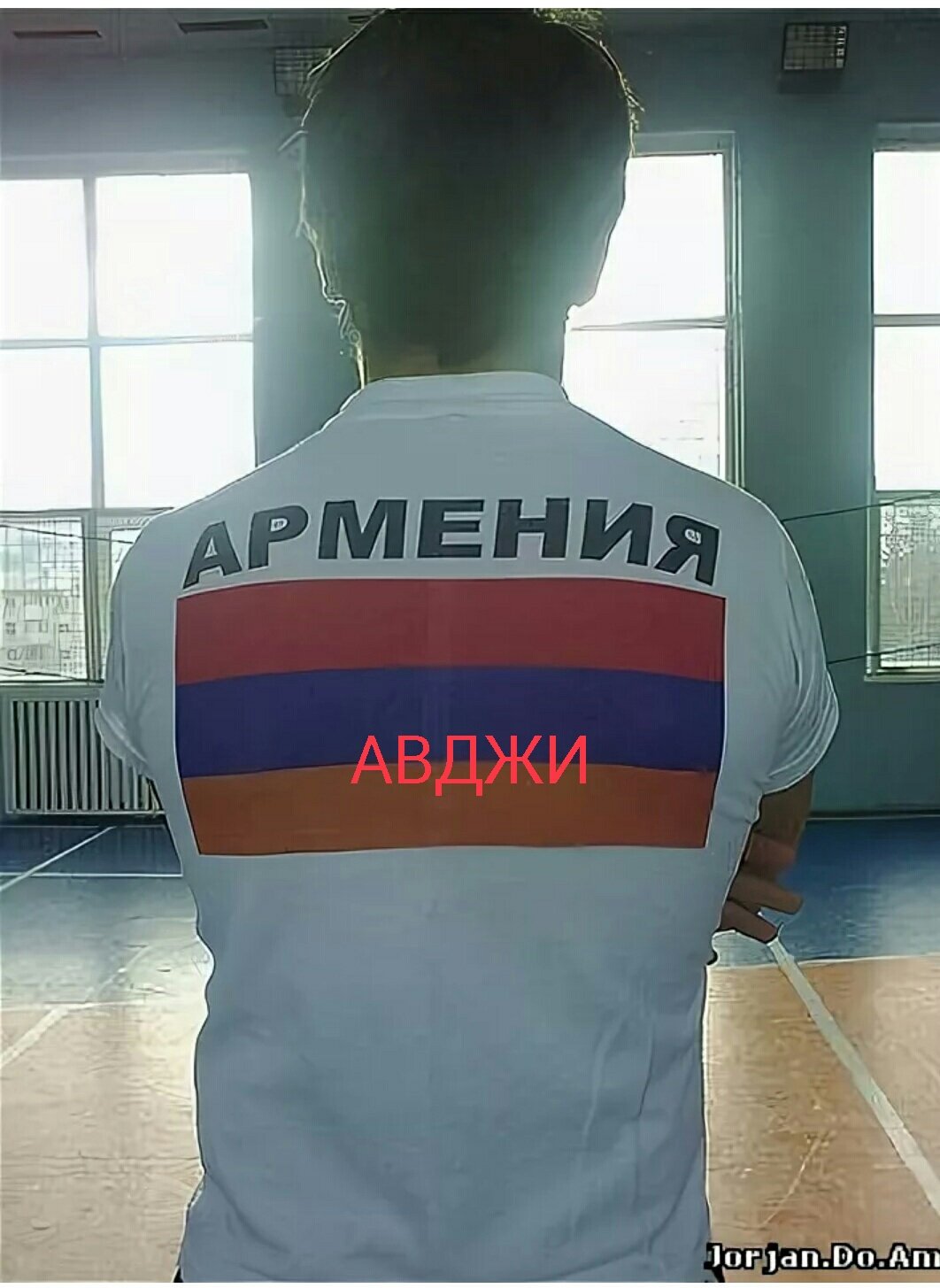 Флаги и мужчины Армении