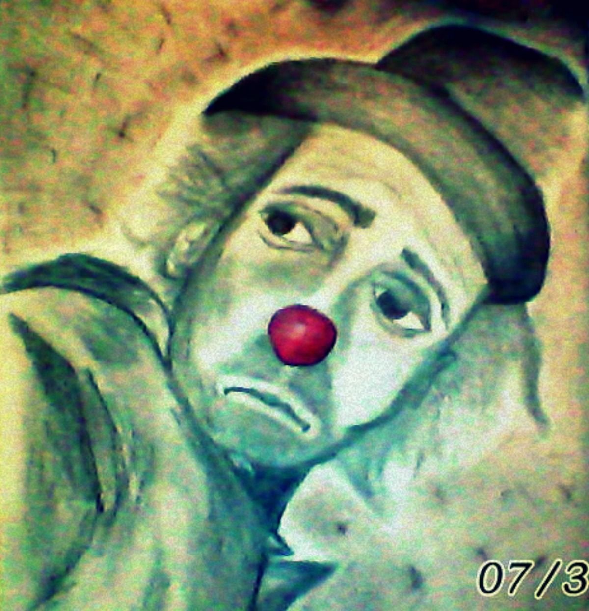 Белый грустный клоун