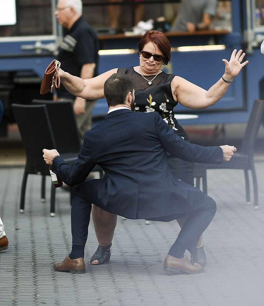 Танцы,поднимают настроение