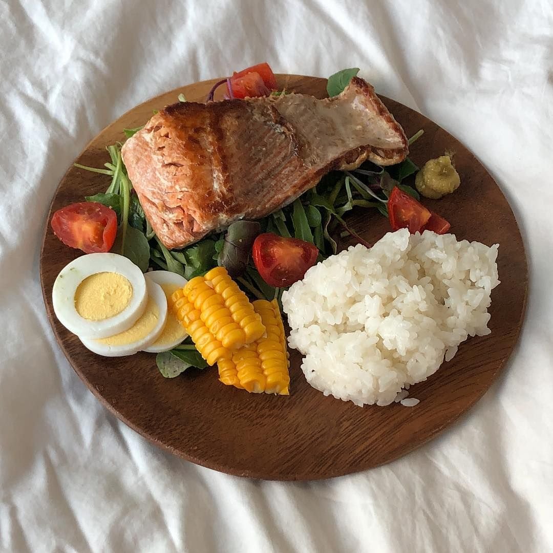 Блюдо на подносе