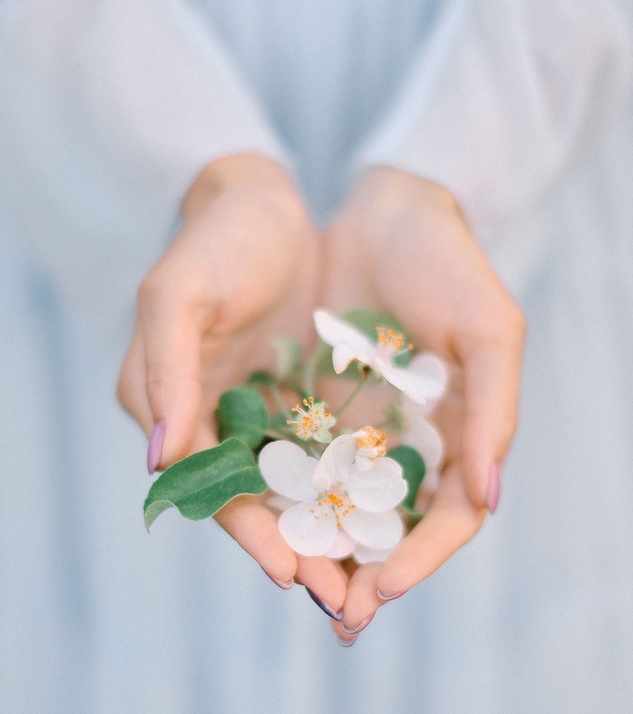 Цветок на руку.