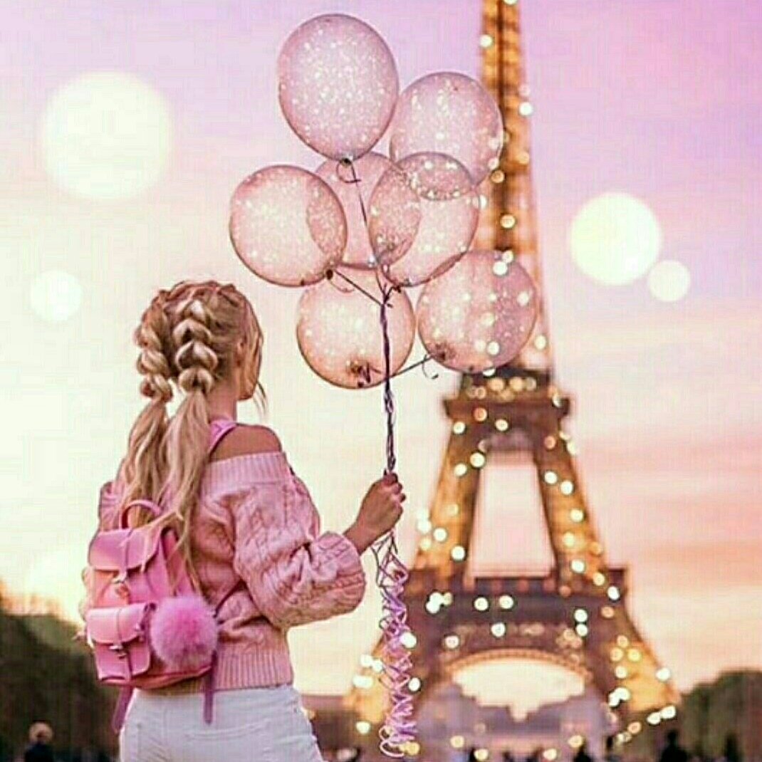 Парень в Париже