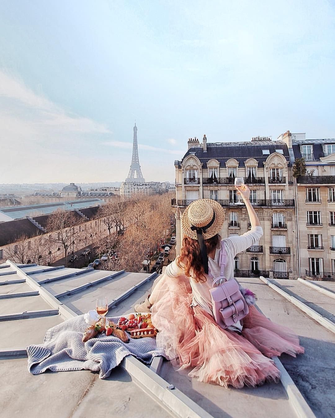 «Девушка в Париже»