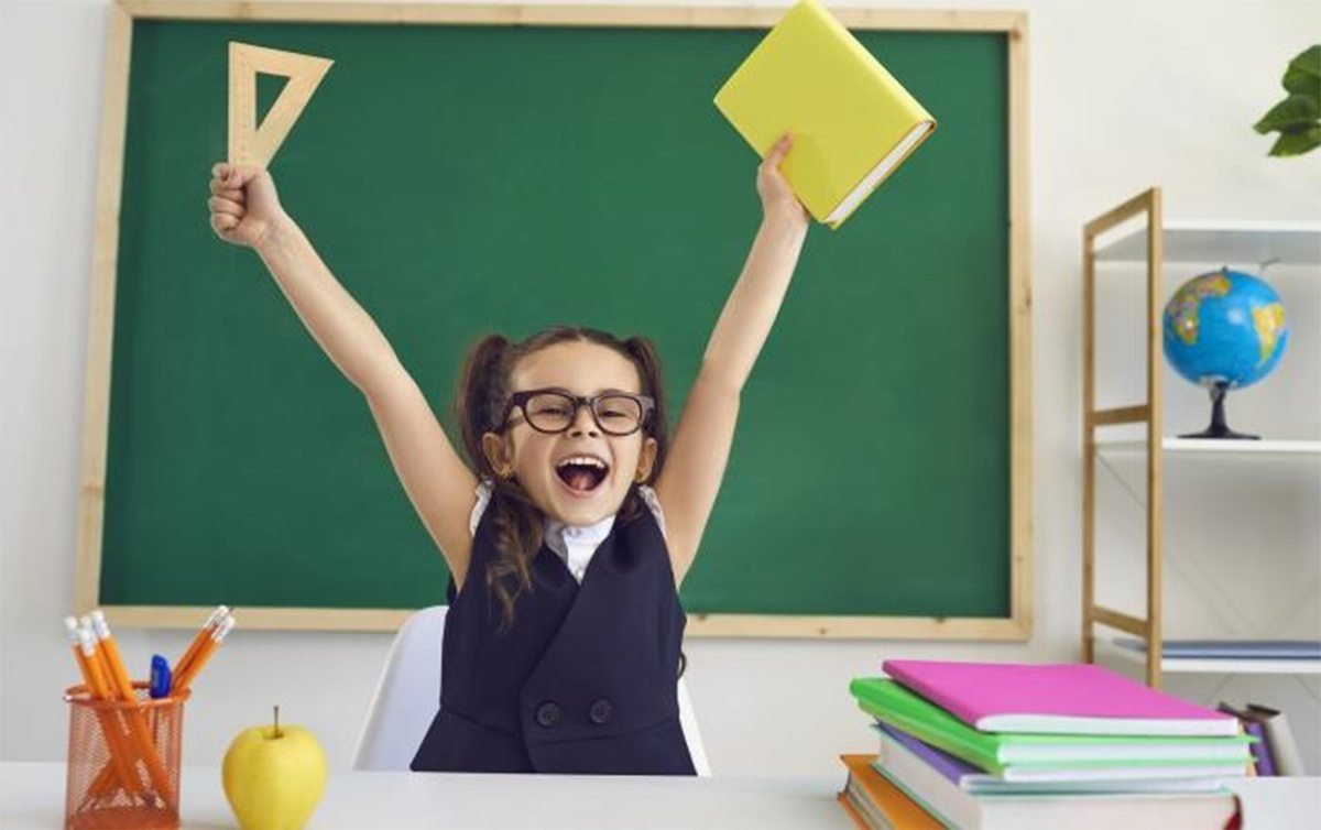 Парты в школе к 1 сентября