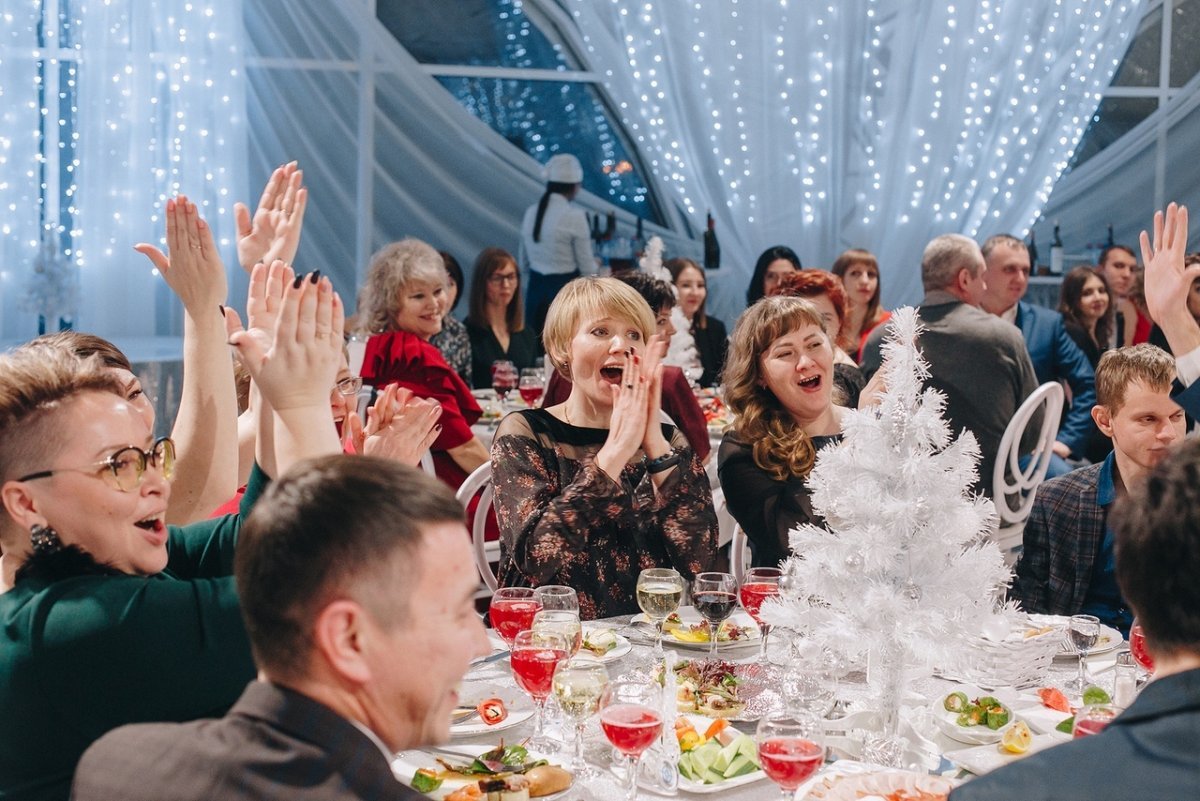 Женщины на корпоративе