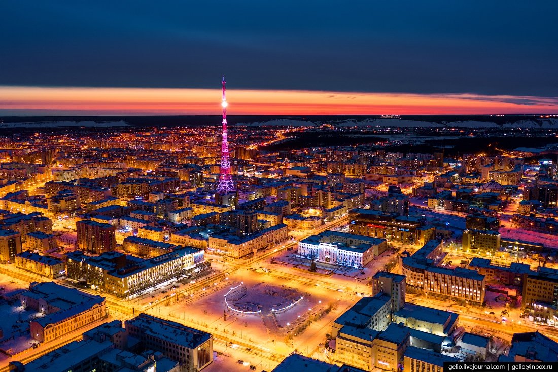 Красивое освещение на улице в Якутске