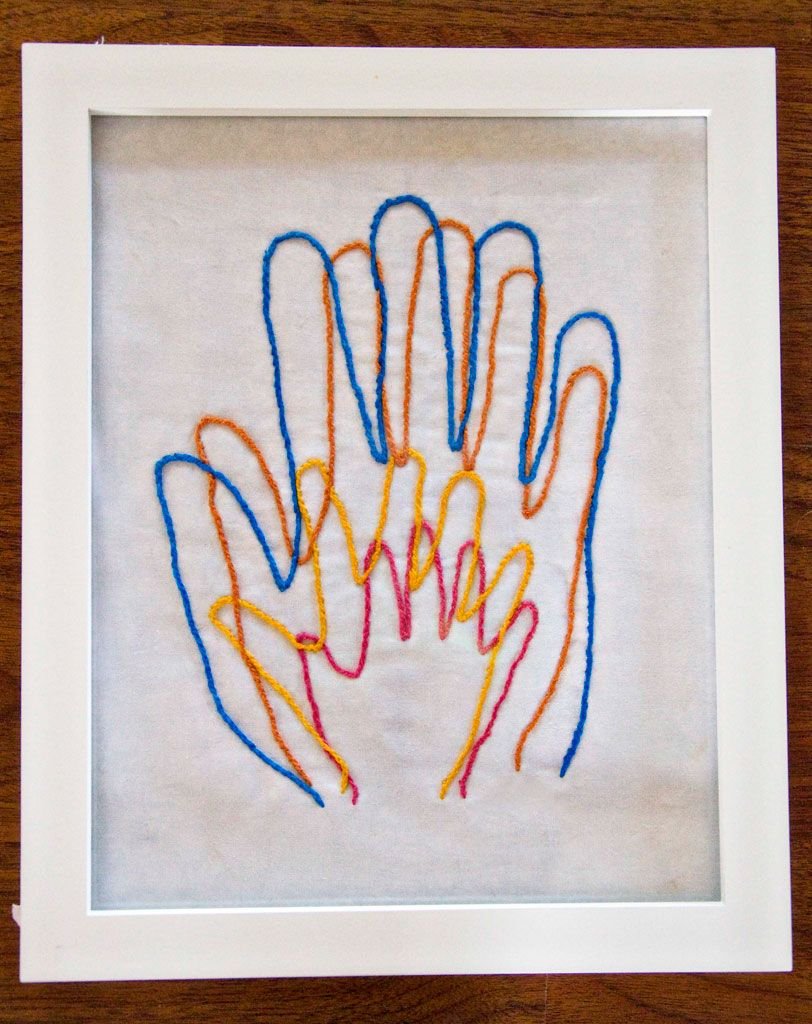 Панно с отпечатками рук