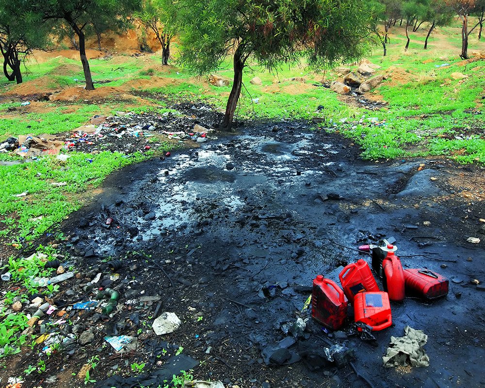 Загрязнение почвы