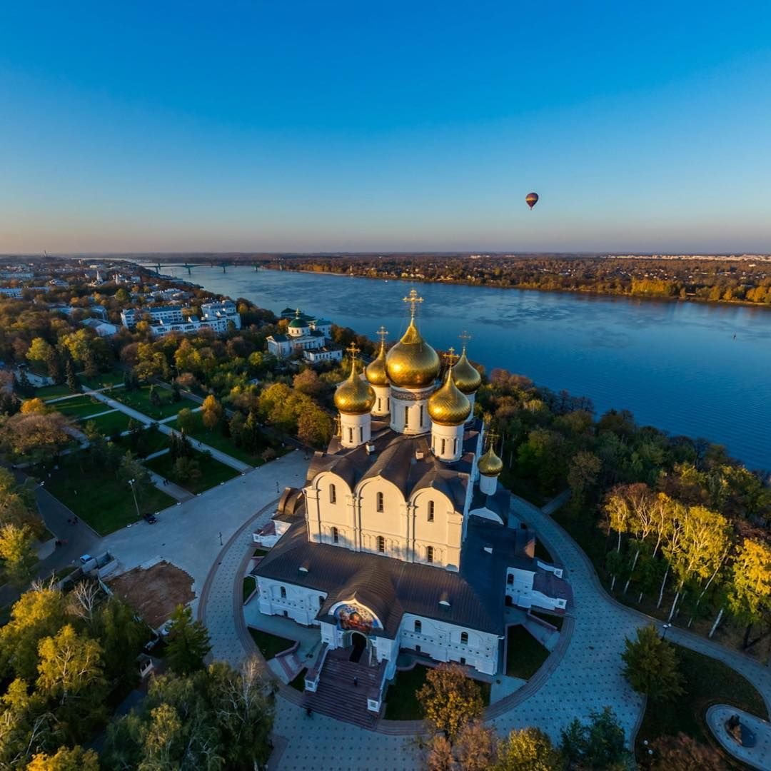 Успенский собор с высоты птичьего полета Ярославле