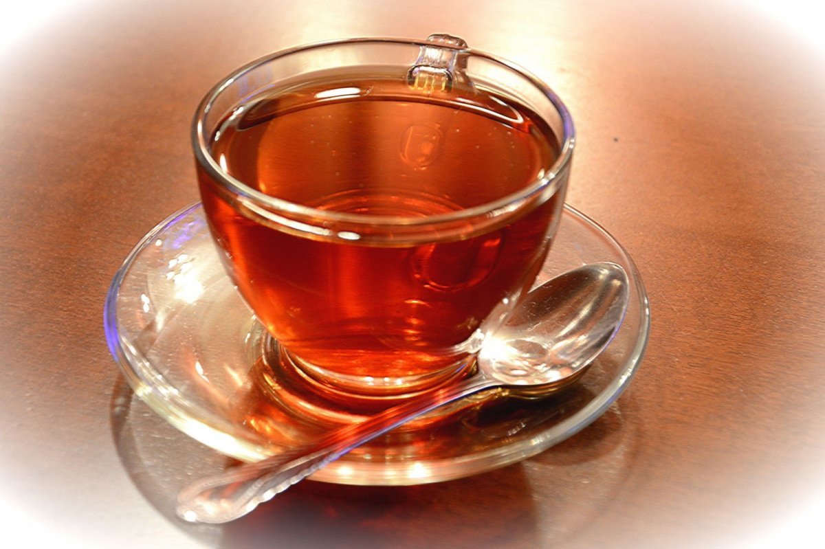 Стакан черного чая. Чай в стакане. Кружка чай. Чашка с чаем. Чай в кружке.