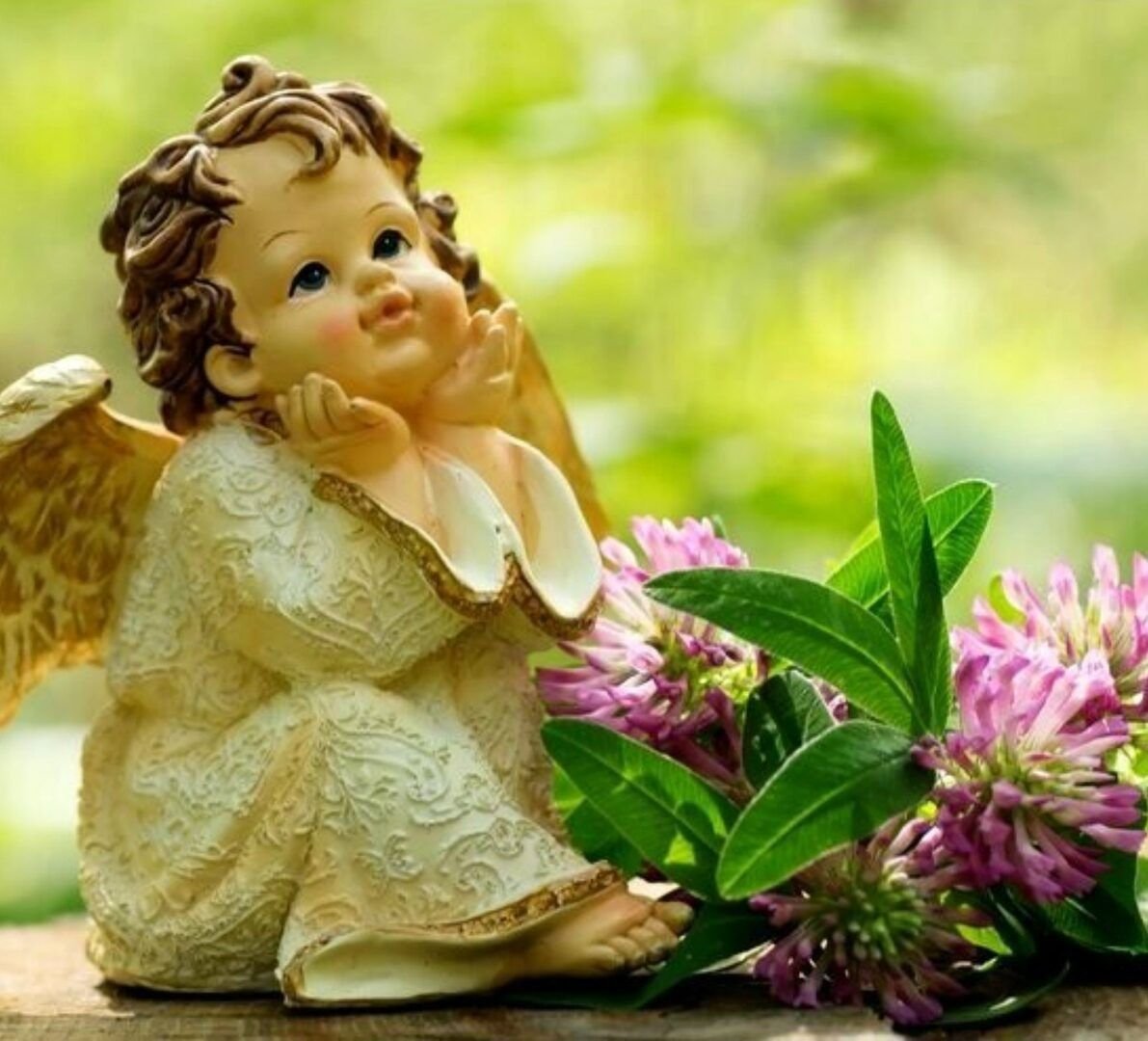 Ангел с цветком