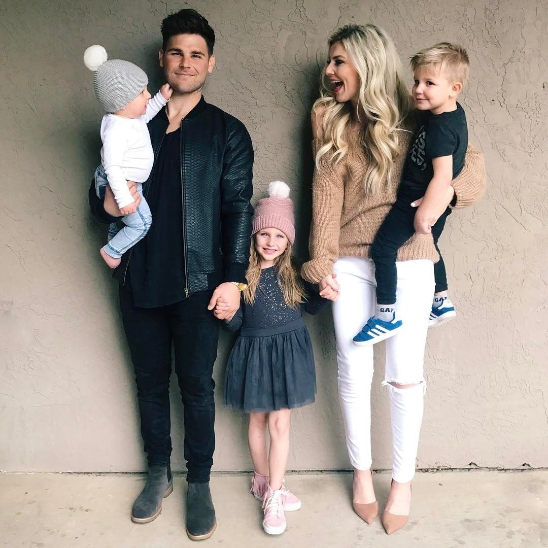 Семья в стильной одежде