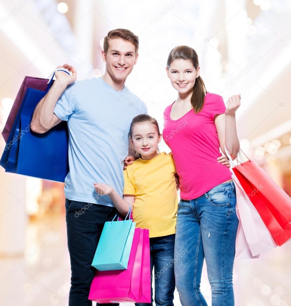 Семья с покупками