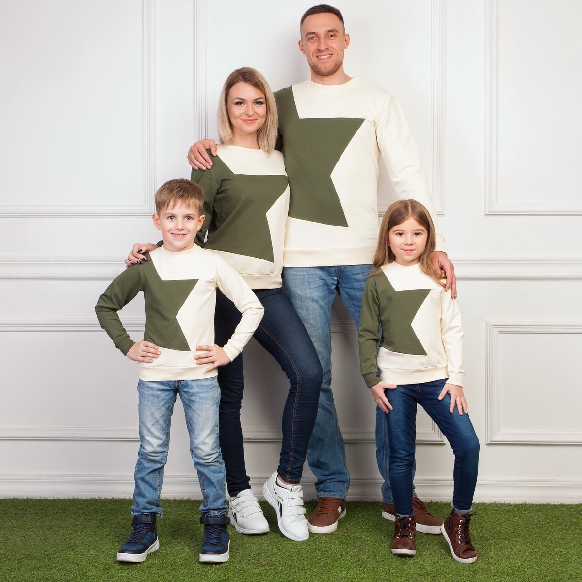 Одинаковые толстовки для всей семьи