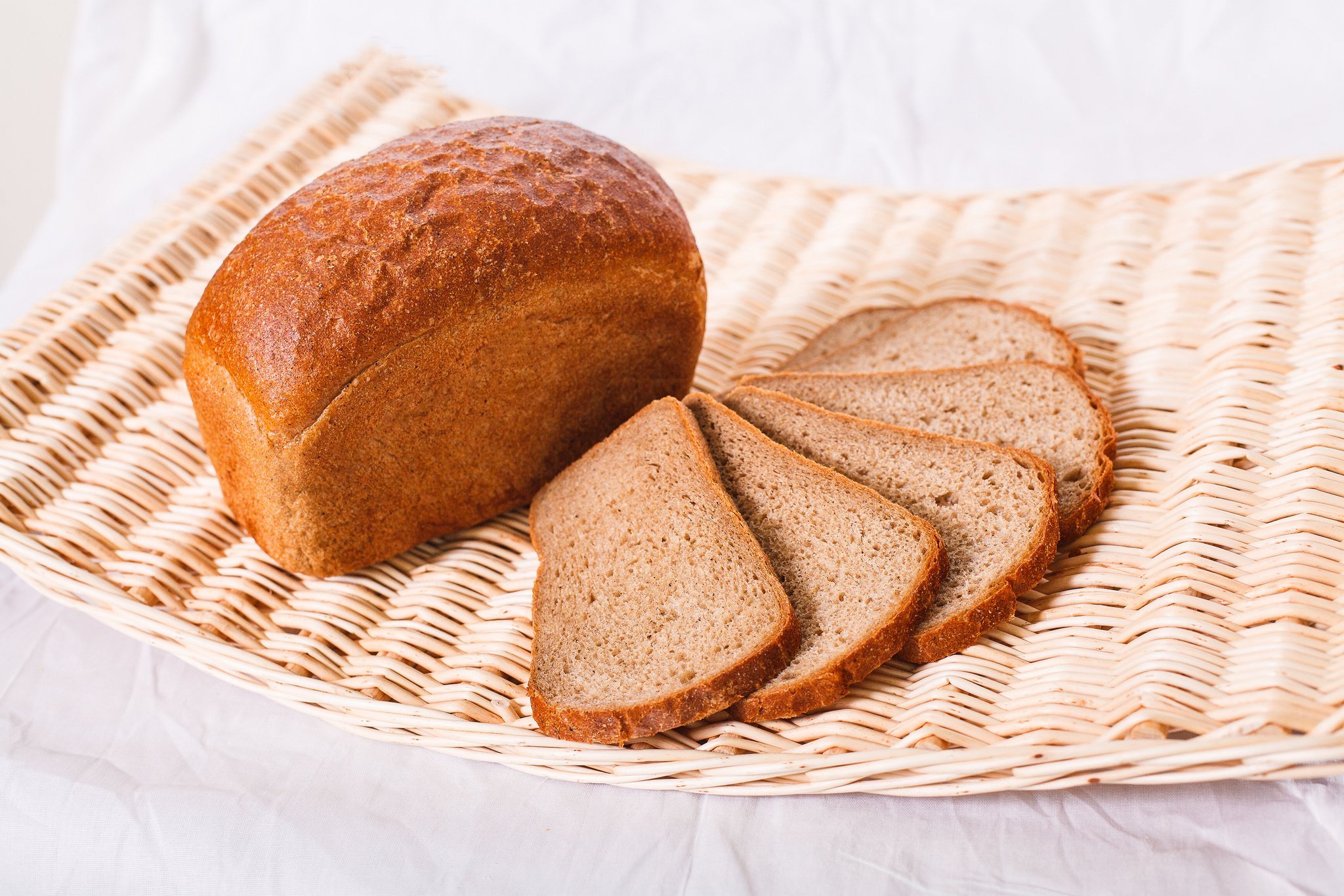 Нужно купить хлеб. Хлеб. Пшеничный хлеб. Хлеб для детей. Хлебобулочные изделия для детей.